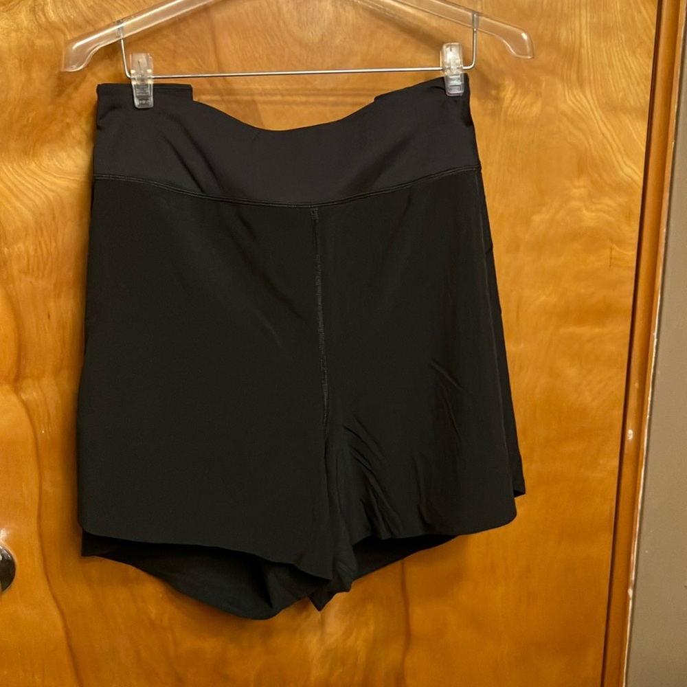 ATHLETA. RUN WITH IT 3.5” SHORT. SIZE 3X. BLACK. MID-RISE WAISTBAND.  NWT